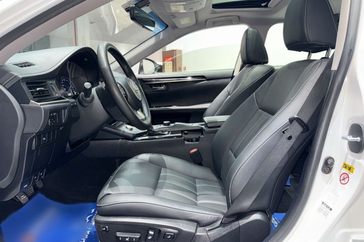 Used Lexus ES 2015 200 Elite Edition Interior 3