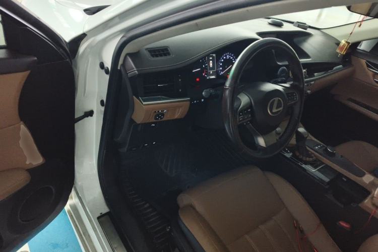Used Lexus ES 2015 200 Elite Edition Interior 3