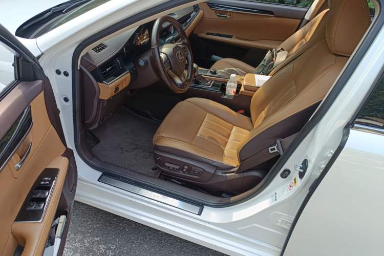 Used Lexus ES 2015 200 Elite Edition Interior 3