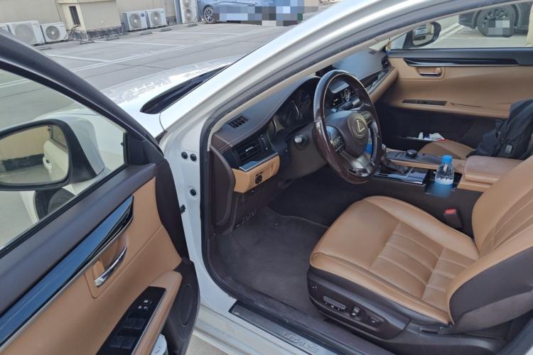 Used Lexus ES 2015 200 Elite Edition Interior 3