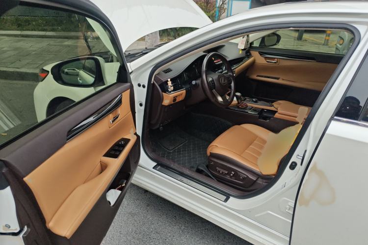 Used Lexus ES 2015 200 Elite Edition Interior 3
