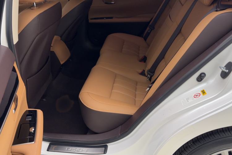 Used Lexus ES 2015 200 Elite Edition Interior 3