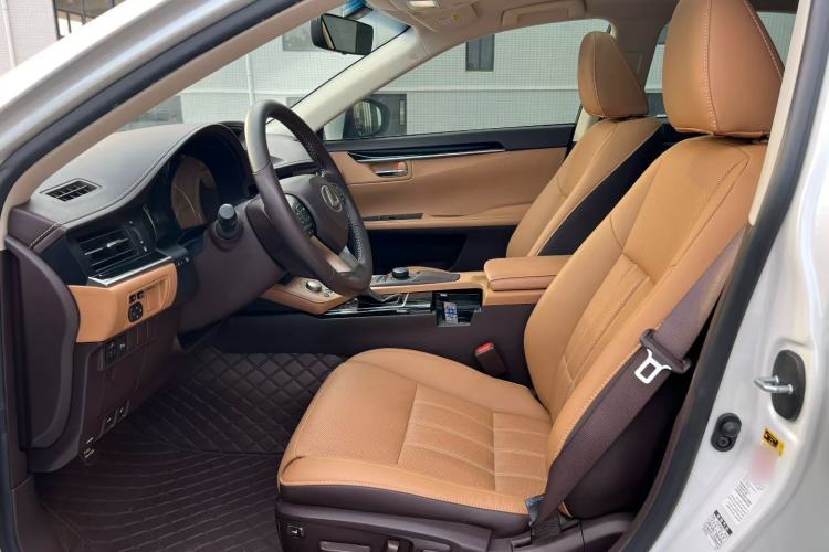 Used Lexus ES 2015 200 Elite Edition Interior 3