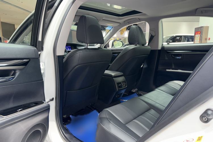 Used Lexus ES 2015 200 Elite Edition Interior 4