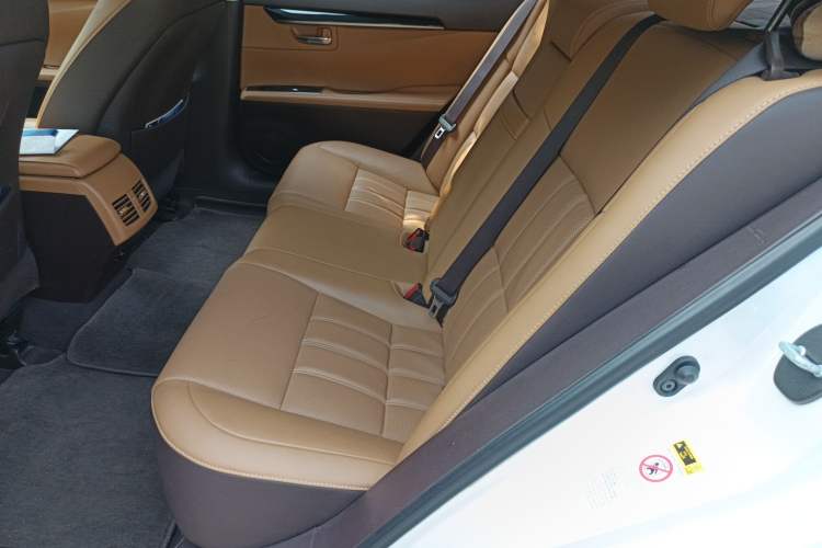 Used Lexus ES 2015 200 Elite Edition Interior 4