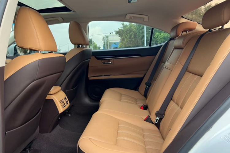 Used Lexus ES 2015 200 Elite Edition Interior 4