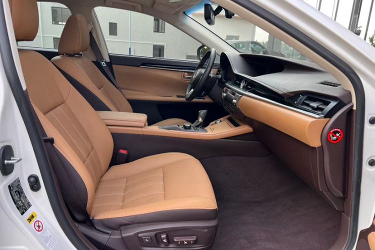 Used Lexus ES 2015 200 Elite Edition Interior 5