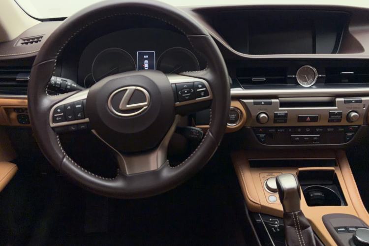 Used Lexus ES 2015 200 Elite Edition Interior 5