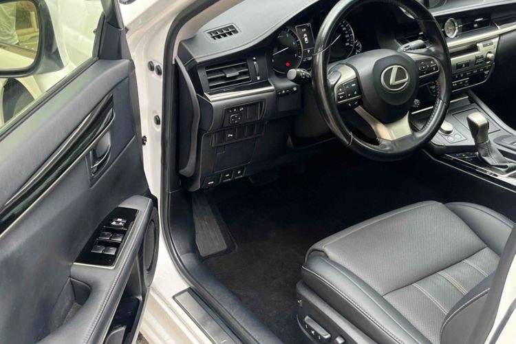 Used Lexus ES 2015 200 Elite Edition Interior 6