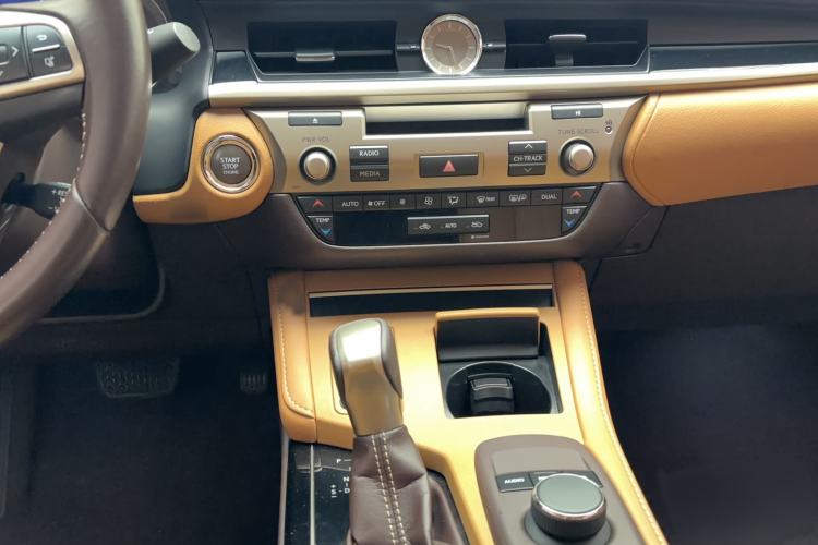 Used Lexus ES 2015 200 Elite Edition Interior 7