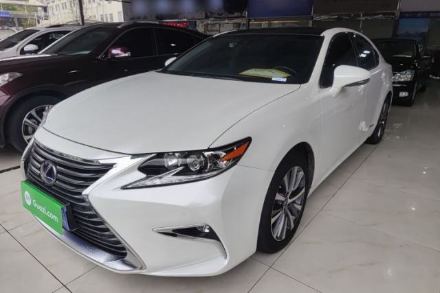 Ojetý Lexus ES 2015 300h Comfort Edition