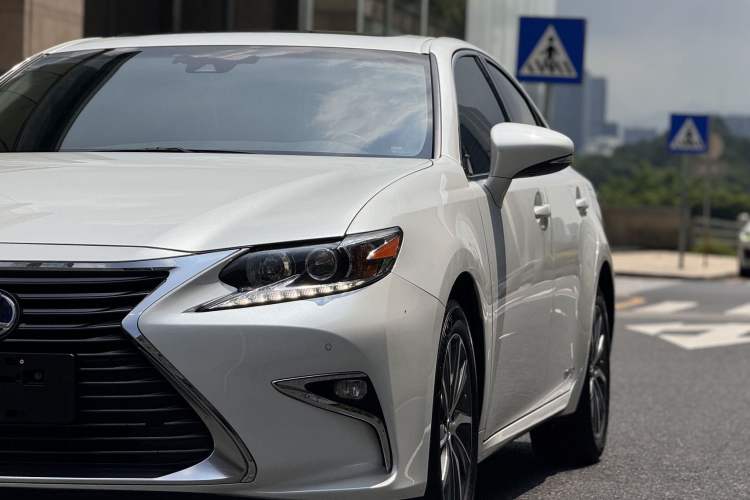 Used Lexus ES 2015 300h Comfort Edition Left Front Headlight