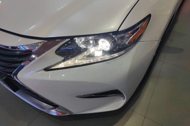 Used Lexus ES 2015 300h Comfort Edition Left Front Headlight