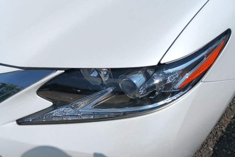 Used Lexus ES 2015 300h Comfort Edition Left Front Headlight