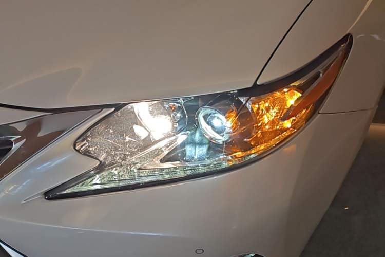 Used Lexus ES 2015 300h Comfort Edition Left Front Headlight