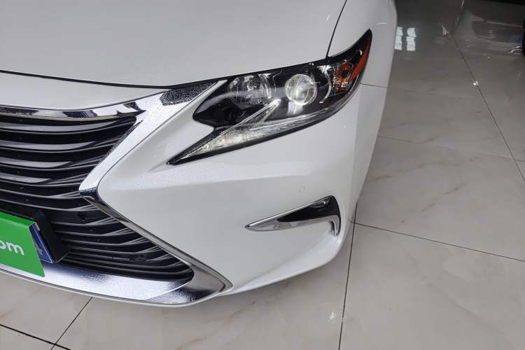 Used Lexus ES 2015 300h Comfort Edition Left Front Headlight