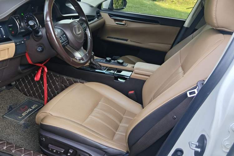 Used Lexus ES 2015 300h Comfort Edition Left Front Seat