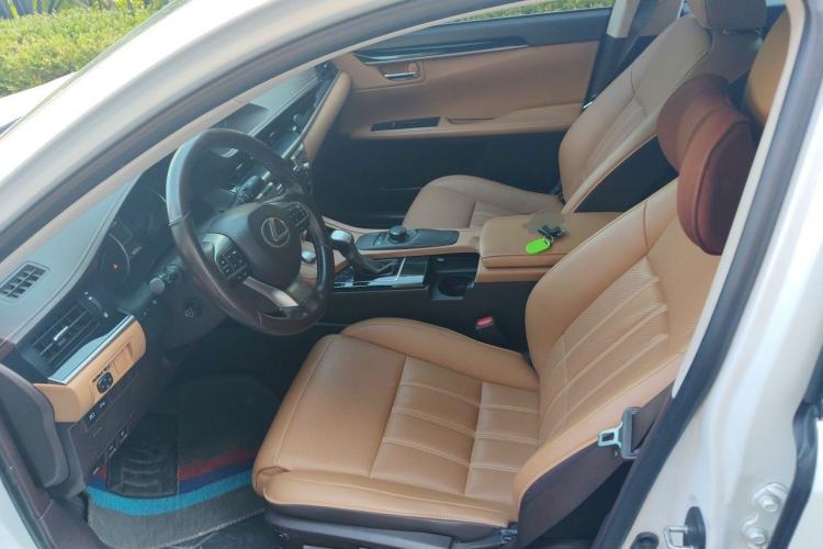 Used Lexus ES 2015 300h Comfort Edition Left Front Seat
