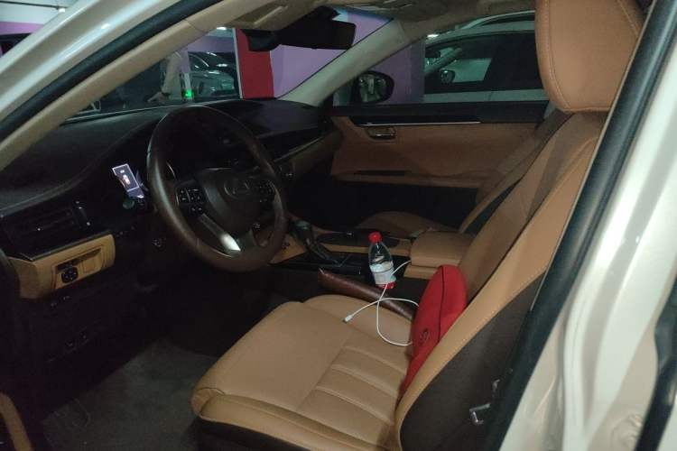 Used Lexus ES 2015 300h Comfort Edition Left Front Seat