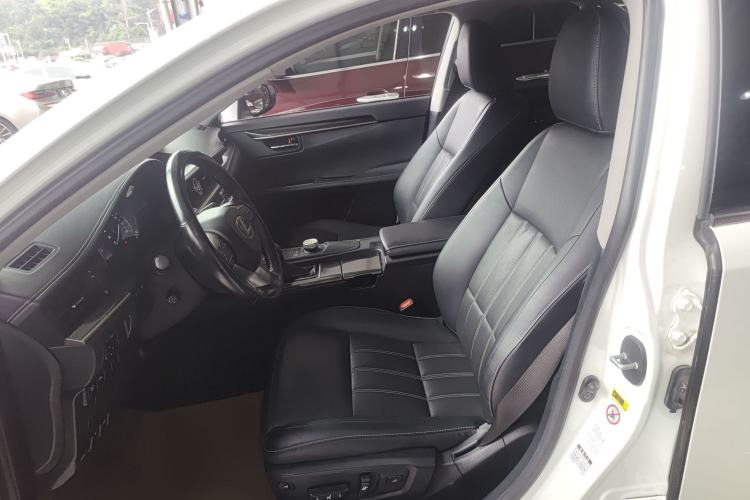 Used Lexus ES 2015 300h Comfort Edition Left Front Seat