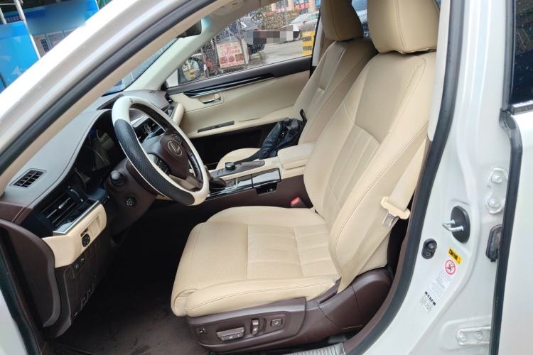 Used Lexus ES 2015 300h Comfort Edition Left Front Seat