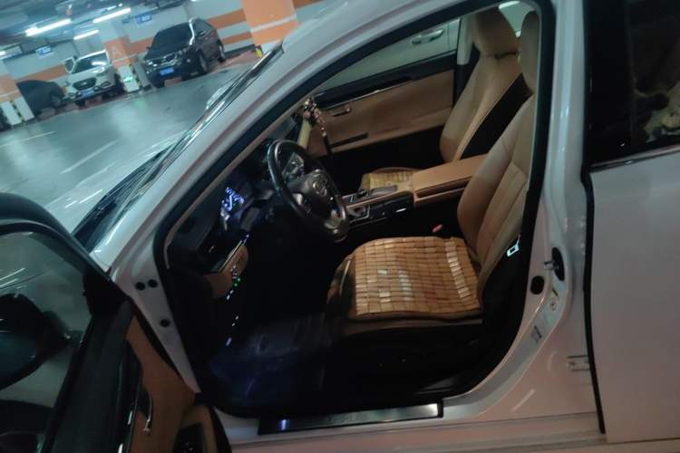 Used Lexus ES 2015 300h Comfort Edition Left Front Seat