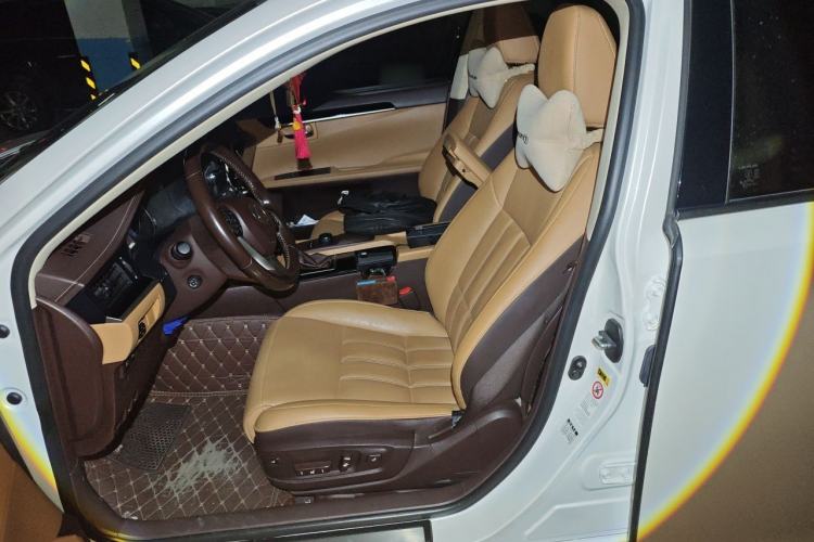 Used Lexus ES 2015 300h Comfort Edition Left Front Seat