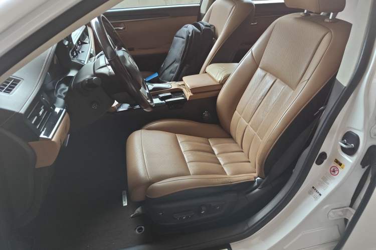 Used Lexus ES 2015 300h Comfort Edition Left Front Seat