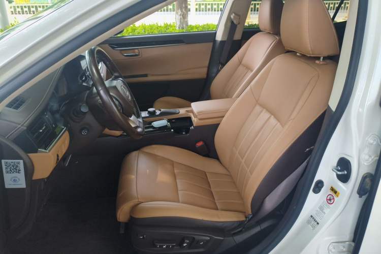 Used Lexus ES 2015 300h Comfort Edition Left Front Seat