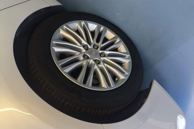 Used Lexus ES 2015 200 Elite Edition Left Front Wheel Hub