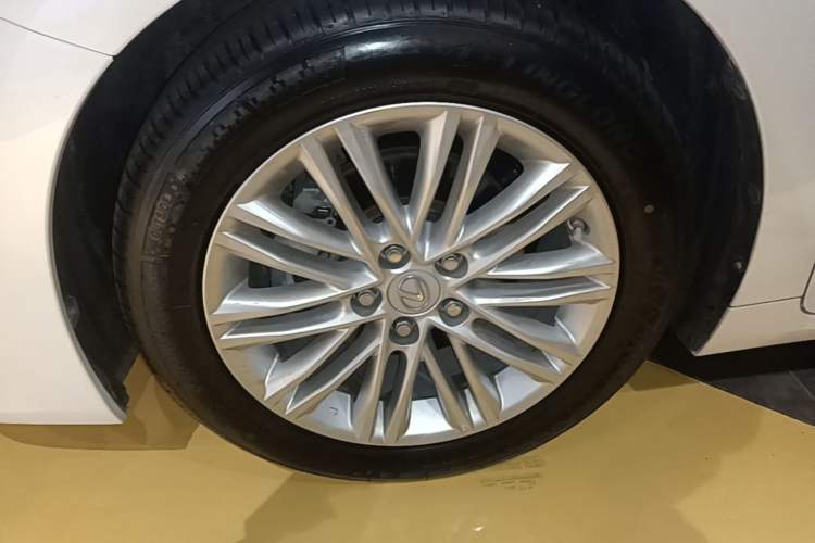 Used Lexus ES 2015 200 Elite Edition Left Front Wheel Hub