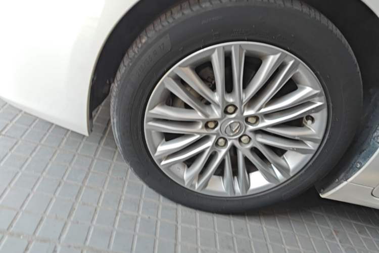 Used Lexus ES 2015 200 Elite Edition Left Front Wheel Hub