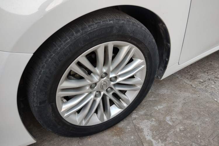 Used Lexus ES 2015 200 Elite Edition Left Front Wheel Hub
