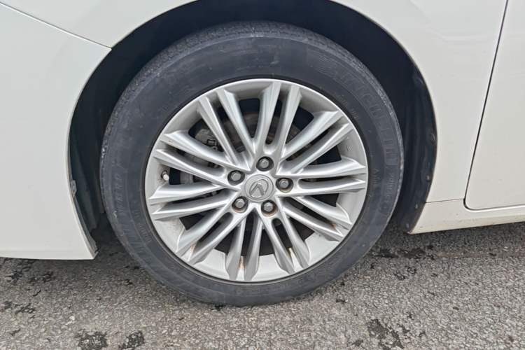 Used Lexus ES 2015 200 Elite Edition Left Front Wheel Hub
