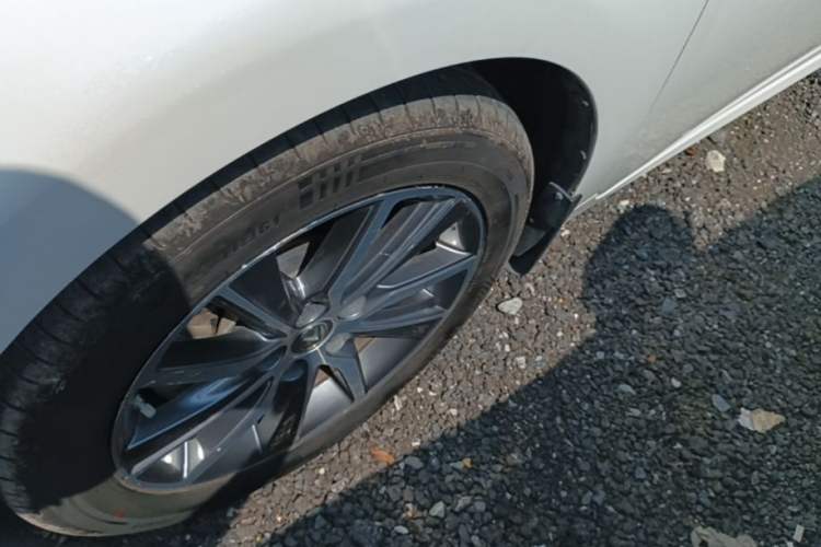 Used Lexus ES 2015 300h Comfort Edition Left Front Wheel Hub