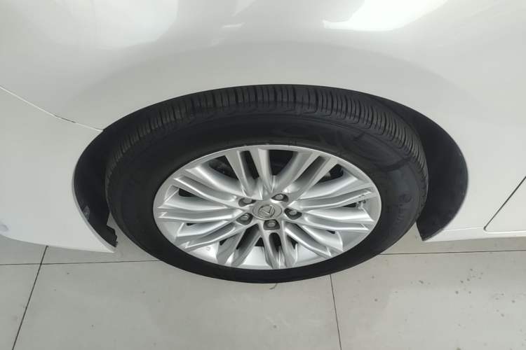 Used Lexus ES 2015 200 Elite Edition Left Front Wheel Hub