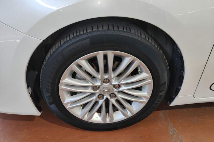 Used Lexus ES 2015 200 Elite Edition Left Front Wheel Hub