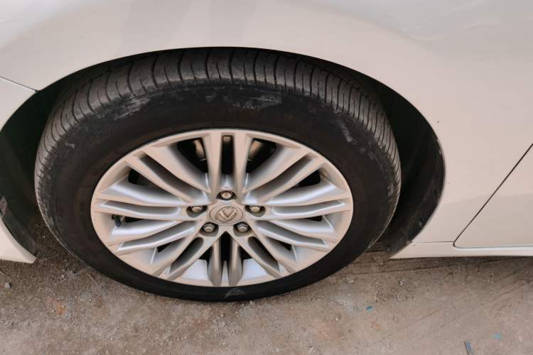 Used Lexus ES 2015 200 Elite Edition Left Front Wheel Hub
