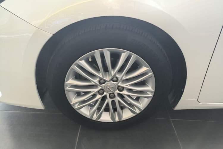 Used Lexus ES 2015 200 Elite Edition Left Front Wheel Hub