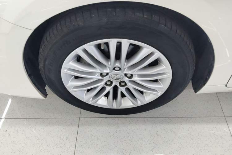 Used Lexus ES 2015 200 Elite Edition Left Front Wheel Hub