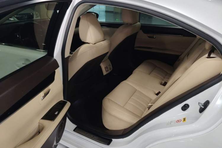 Used Lexus ES 2015 200 Elite Edition Left Rear Seat