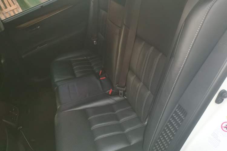 Used Lexus ES 2015 300h Luxury Edition Left Rear Seat