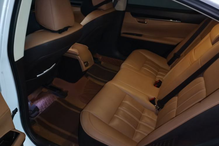 Used Lexus ES 2015 300h Comfort Edition Left Rear Seat