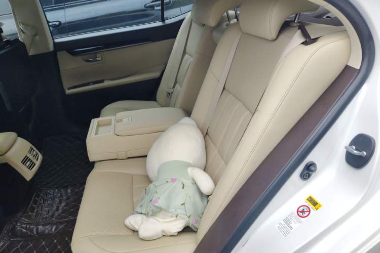Used Lexus ES 2015 200 Comfort Edition Left Rear Seat