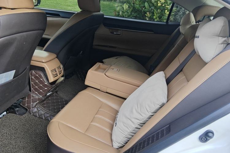 Used Lexus ES 2015 300h Comfort Edition Left Rear Seat