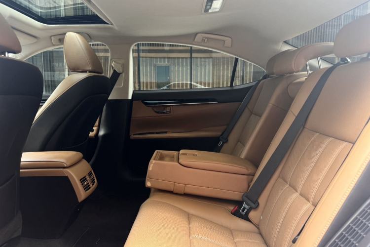 Used Lexus ES 2015 300h Comfort Edition Left Rear Seat