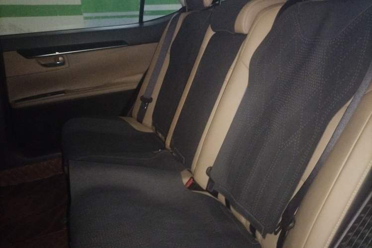Used Lexus ES 2015 300h Comfort Edition Left Rear Seat
