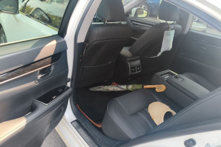 Used Lexus ES 2015 300h Comfort Edition Left Rear Seat