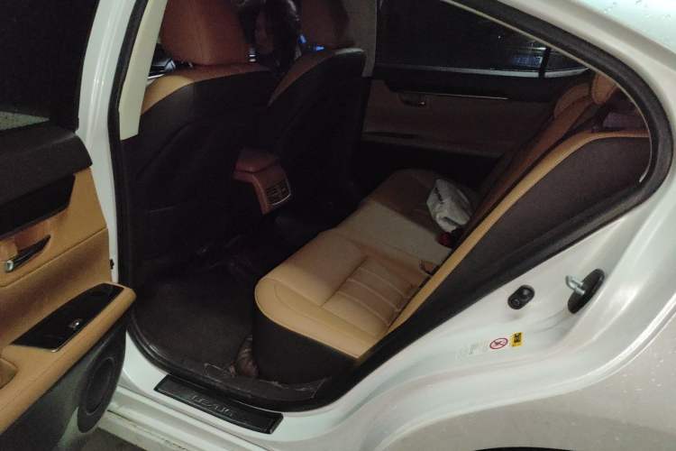 Used Lexus ES 2015 300h Comfort Edition Left Rear Seat