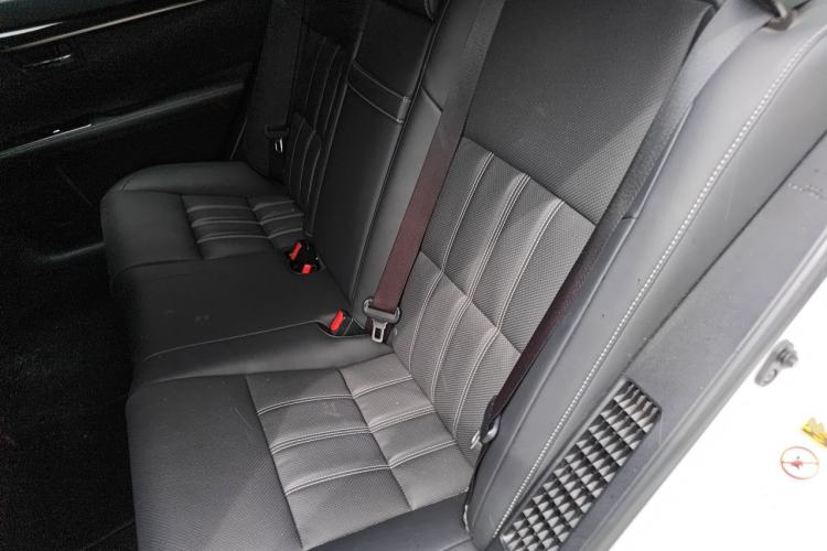 Used Lexus ES 2015 300h Comfort Edition Left Rear Seat